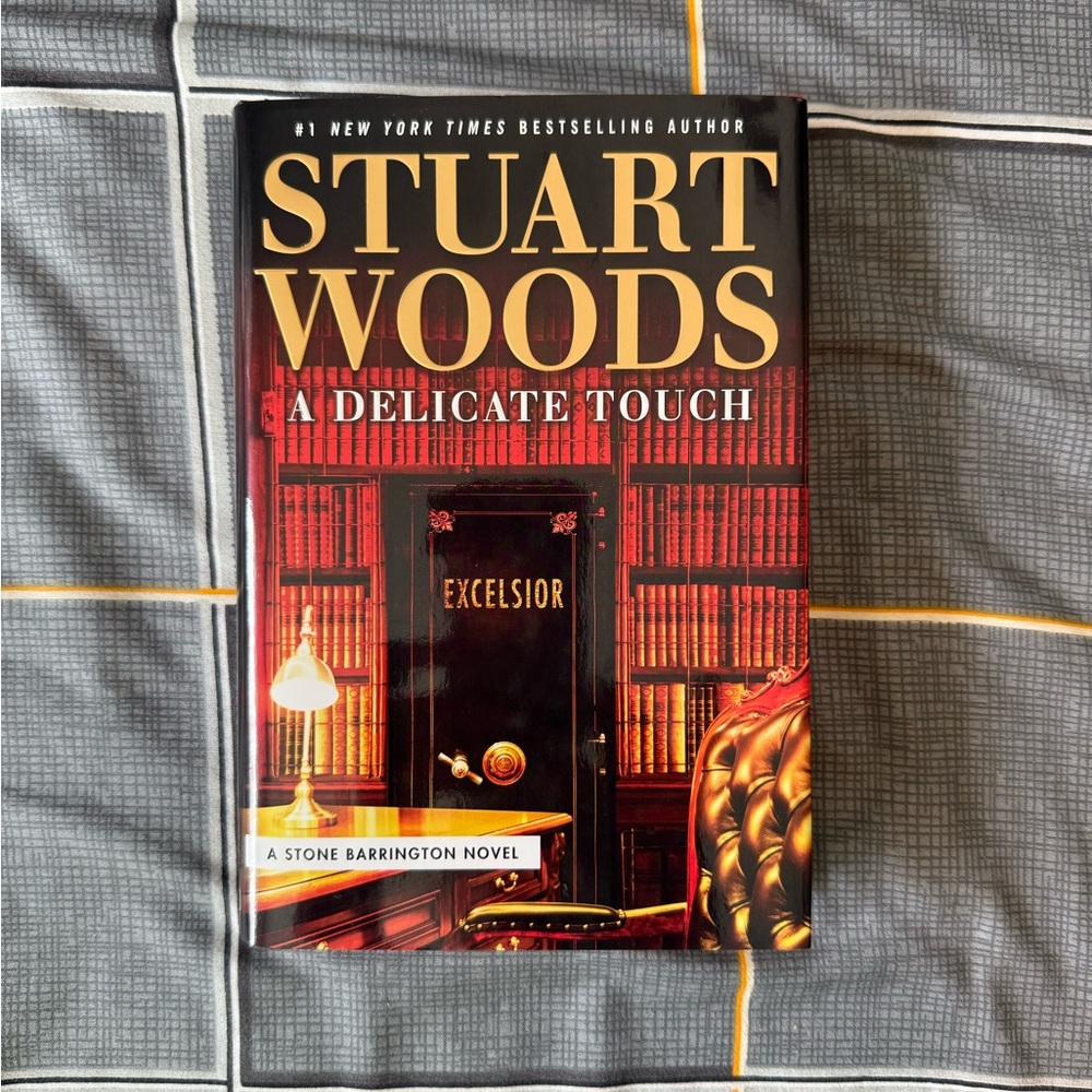 🏡NWOT Stuart Woods, A Delicate Touch Hardcover Book
